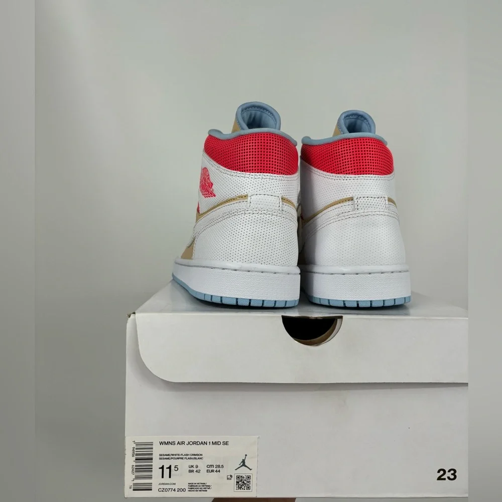 Air Jordan Women’s 1 Md se Size 11.5 - Picture 5 of 5